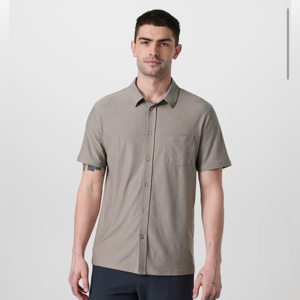 LAST RESTOCK Men’s “Strato Tech” Button Bown (M) *SOLD OUT AT VUORI*